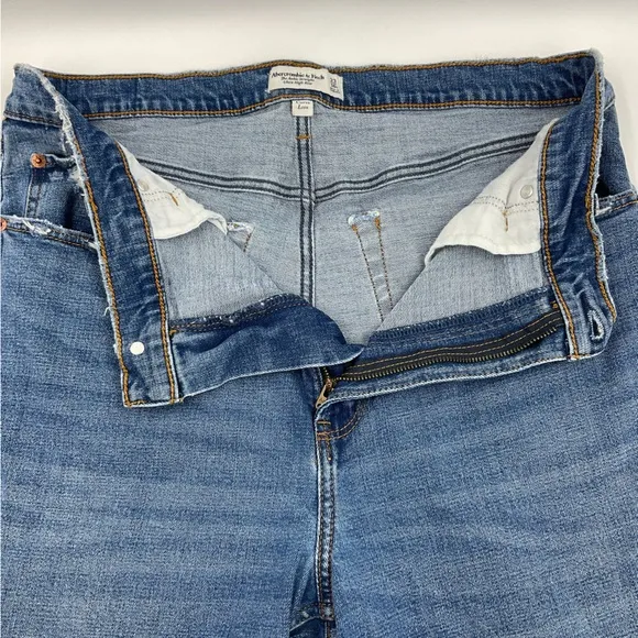 Abercrombie &amp; Fitch EUC Curve Love Ultra High Rise The Ankle Straight 33 / 16 R