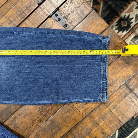 Anthropologie Pilcro Wide Leg Relaxed Waist Crop Yoke Darts Blue Denim Jeans 31