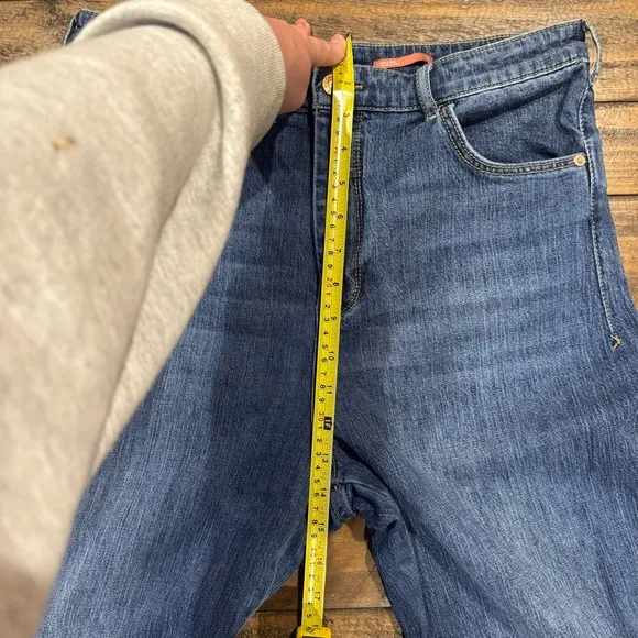 Anthropologie Pilcro Wide Leg Relaxed Waist Crop Yoke Darts Blue Denim Jeans 31