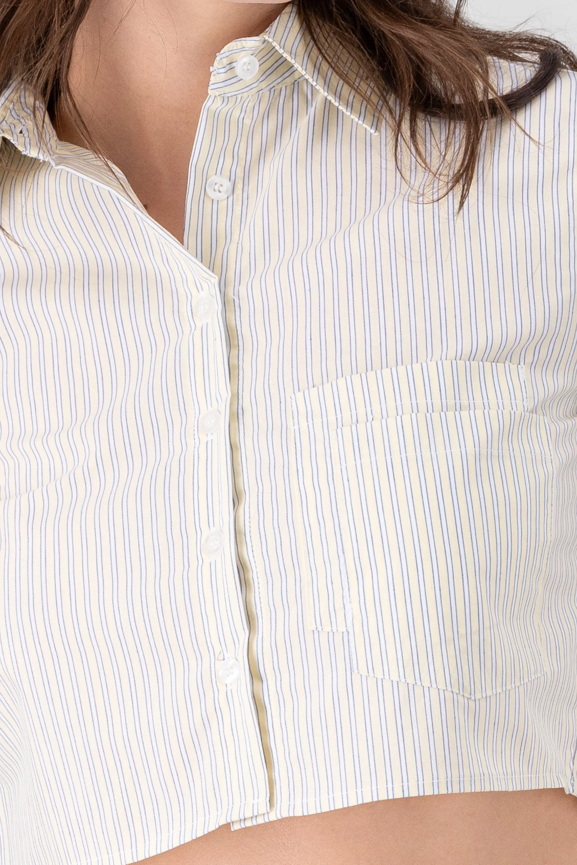 Camisa Crop Doble Bolsillo