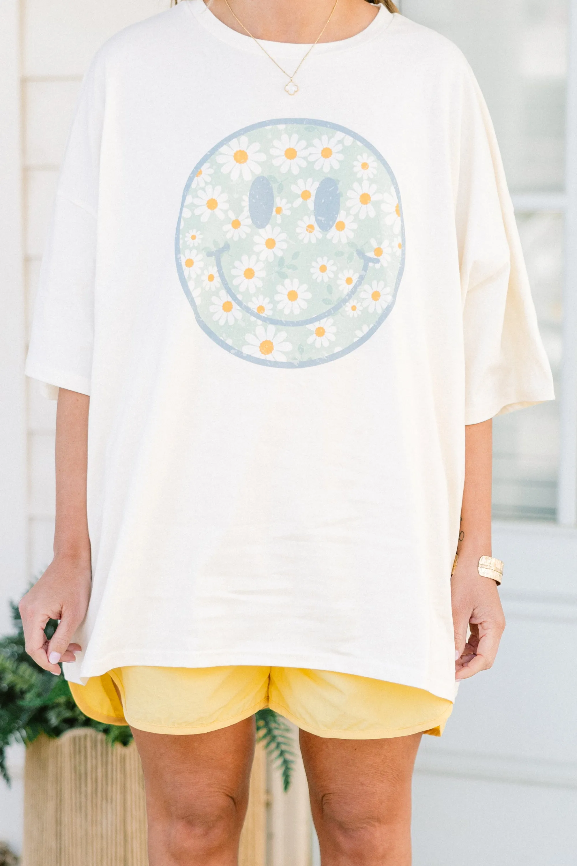 Daisy Smiles Boyfriend Tee, Ivory