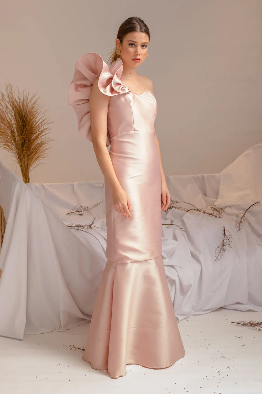I DO BY ZOO SALAMANCA GOWN Sweetheart Cut Gown with Oversize Ruffle on Shoulder (Nude Gazar)