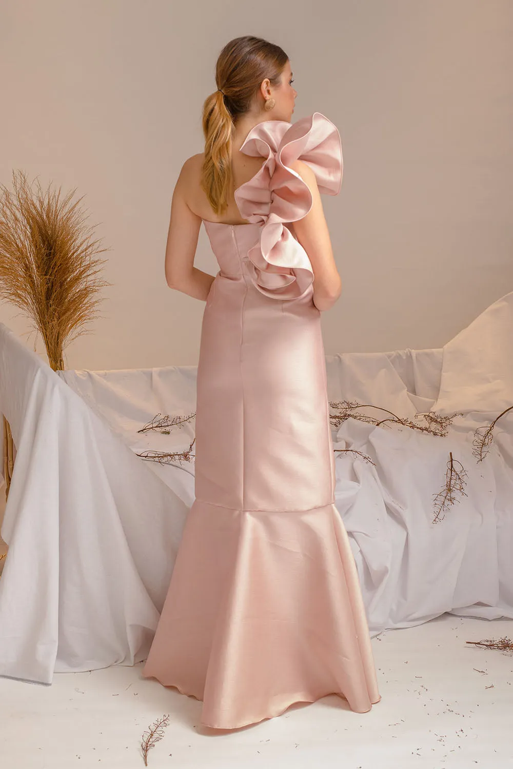 I DO BY ZOO SALAMANCA GOWN Sweetheart Cut Gown with Oversize Ruffle on Shoulder (Nude Gazar)