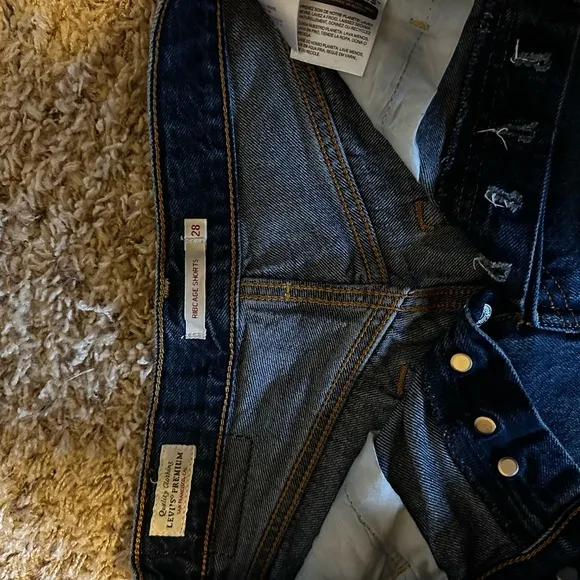 Levi’s rib cage shorts