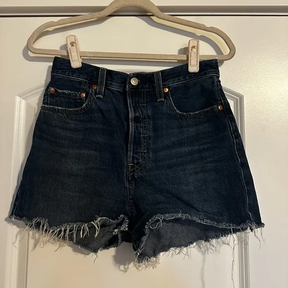 Levi’s rib cage shorts