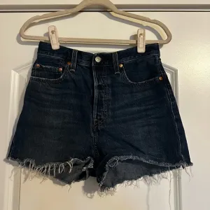 Levi’s rib cage shorts