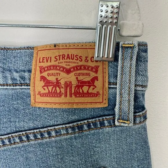 Levis Ribcage Bell blown out knee jeans