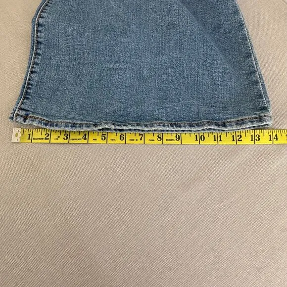 Levis Ribcage Bell blown out knee jeans