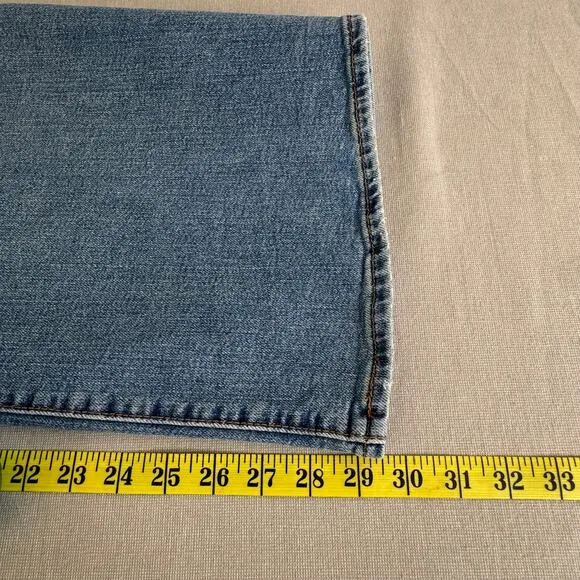 Levis Ribcage Bell blown out knee jeans