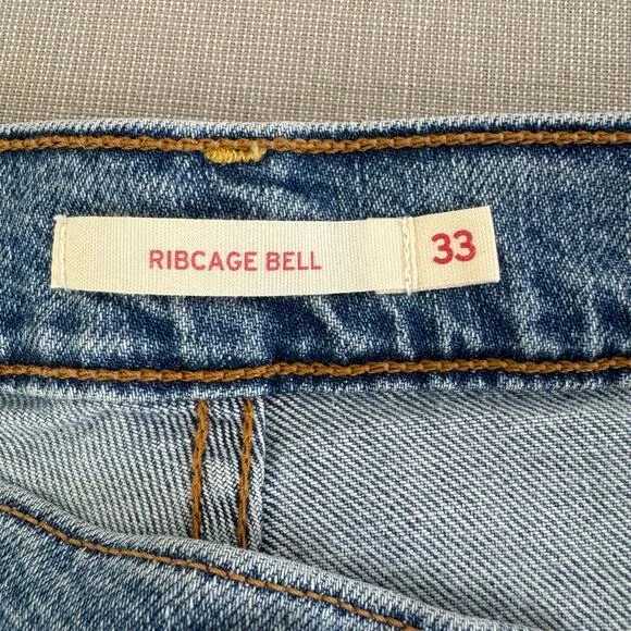 Levis Ribcage Bell blown out knee jeans