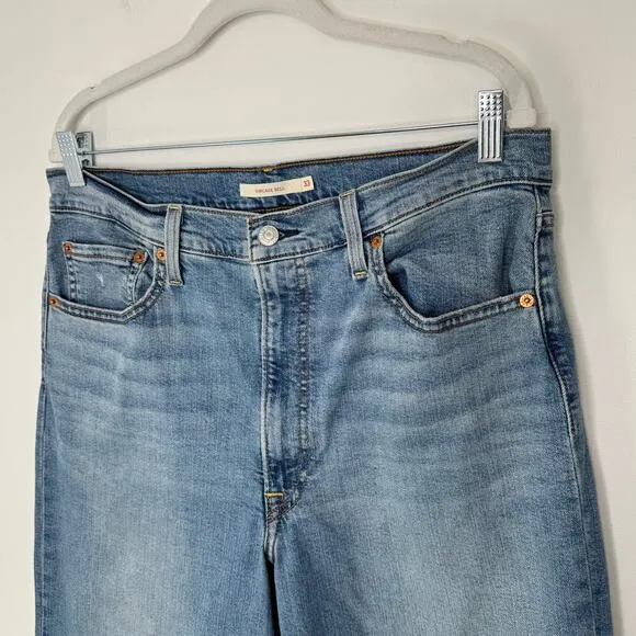 Levis Ribcage Bell blown out knee jeans