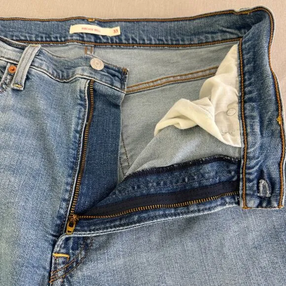 Levis Ribcage Bell blown out knee jeans