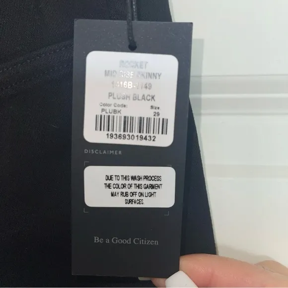 Mid‎ rise black skinny size 29