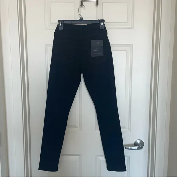 Mid‎ rise black skinny size 29