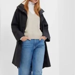 NWT Gap Oversized Rain Parka Size XS.
