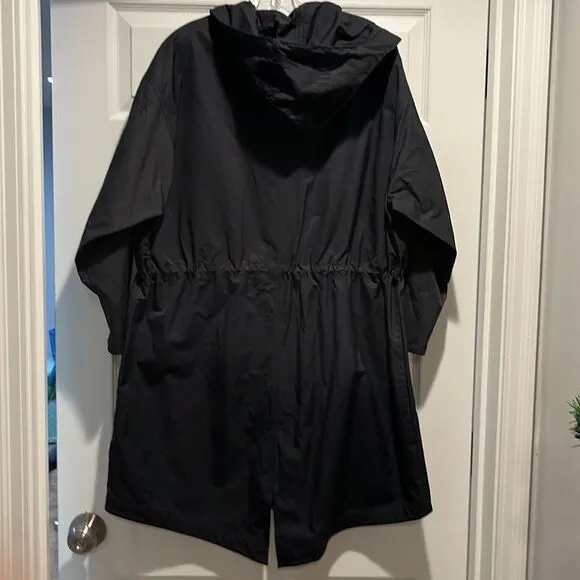 NWT Gap Oversized Rain Parka Size XS.