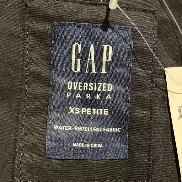 NWT Gap Oversized Rain Parka Size XS.