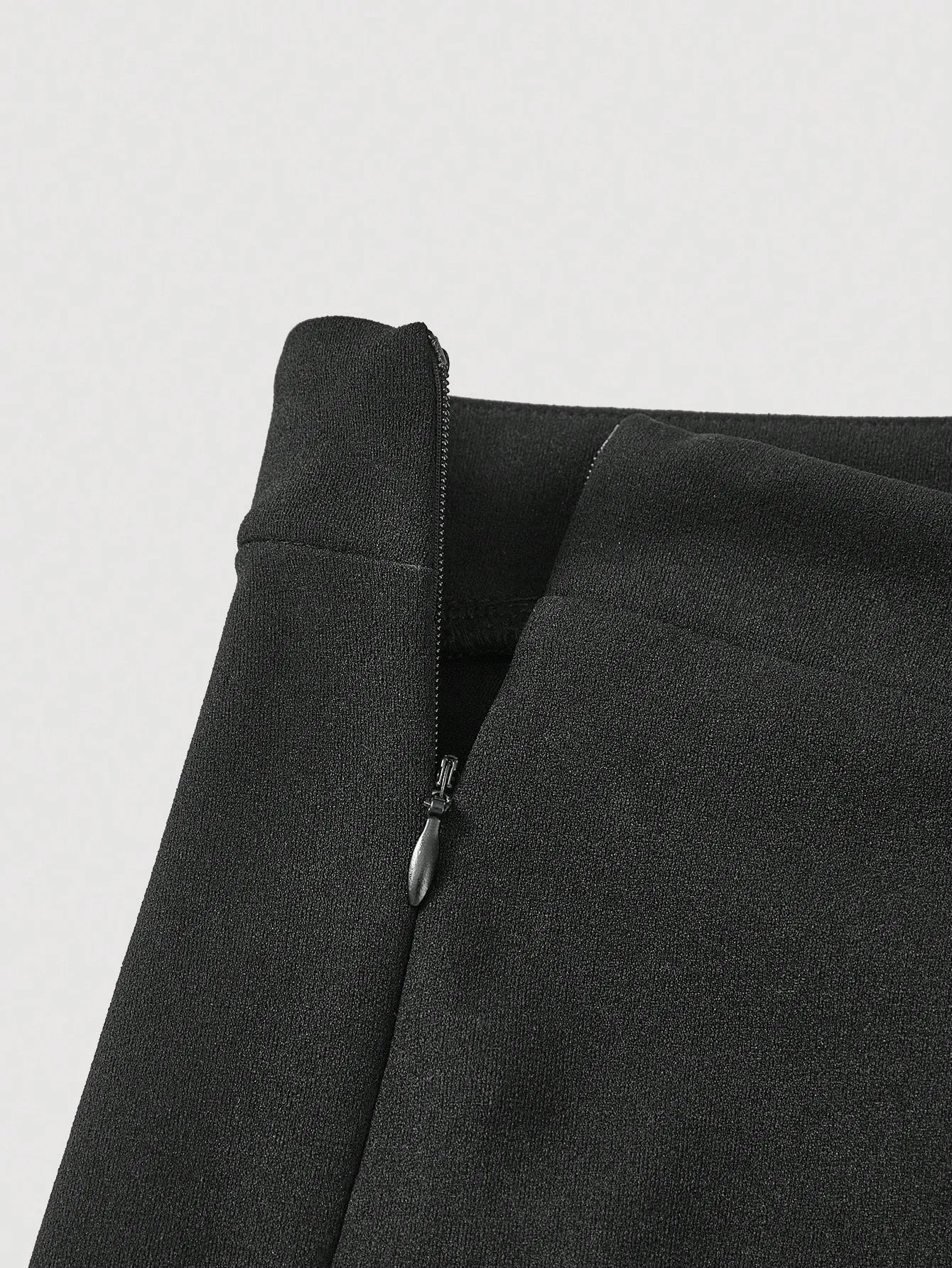 Pantalones Negros de Cintura Alta con Pernera Acampanada