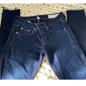 Rag &amp; Bone Skinny Jeans Dearborn Released Hem size 25