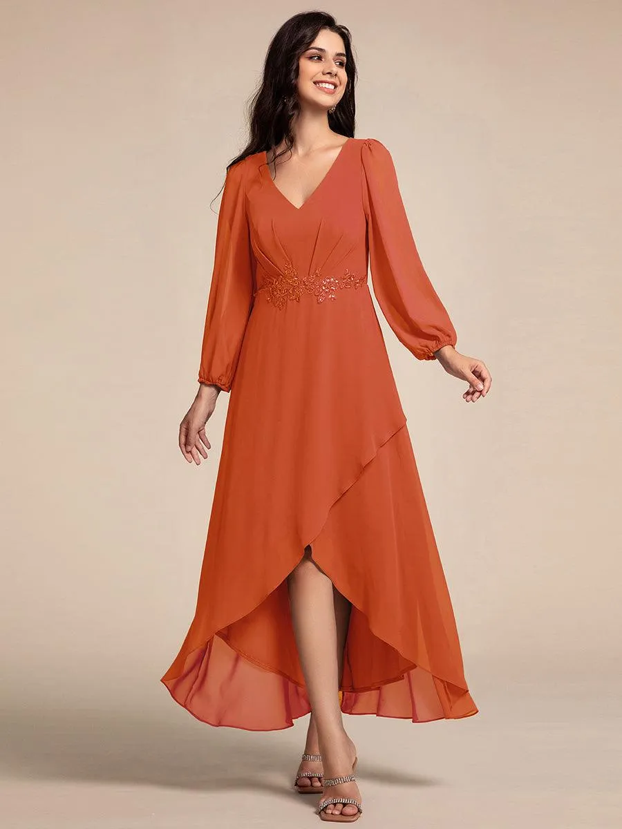 Robe de soirée formelle en mousseline de soie à manches longues et appliques à la taille