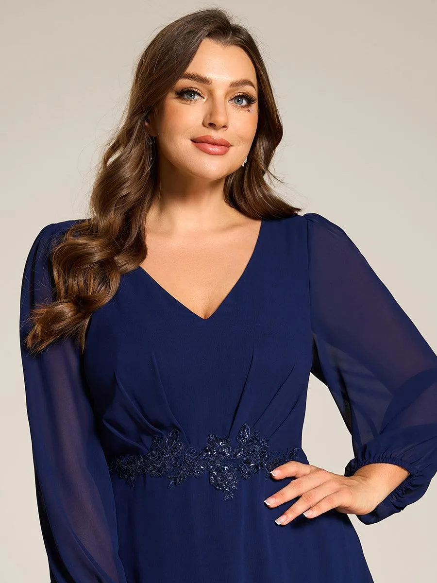 Robe de soirée formelle en mousseline de soie à manches longues et appliques à la taille