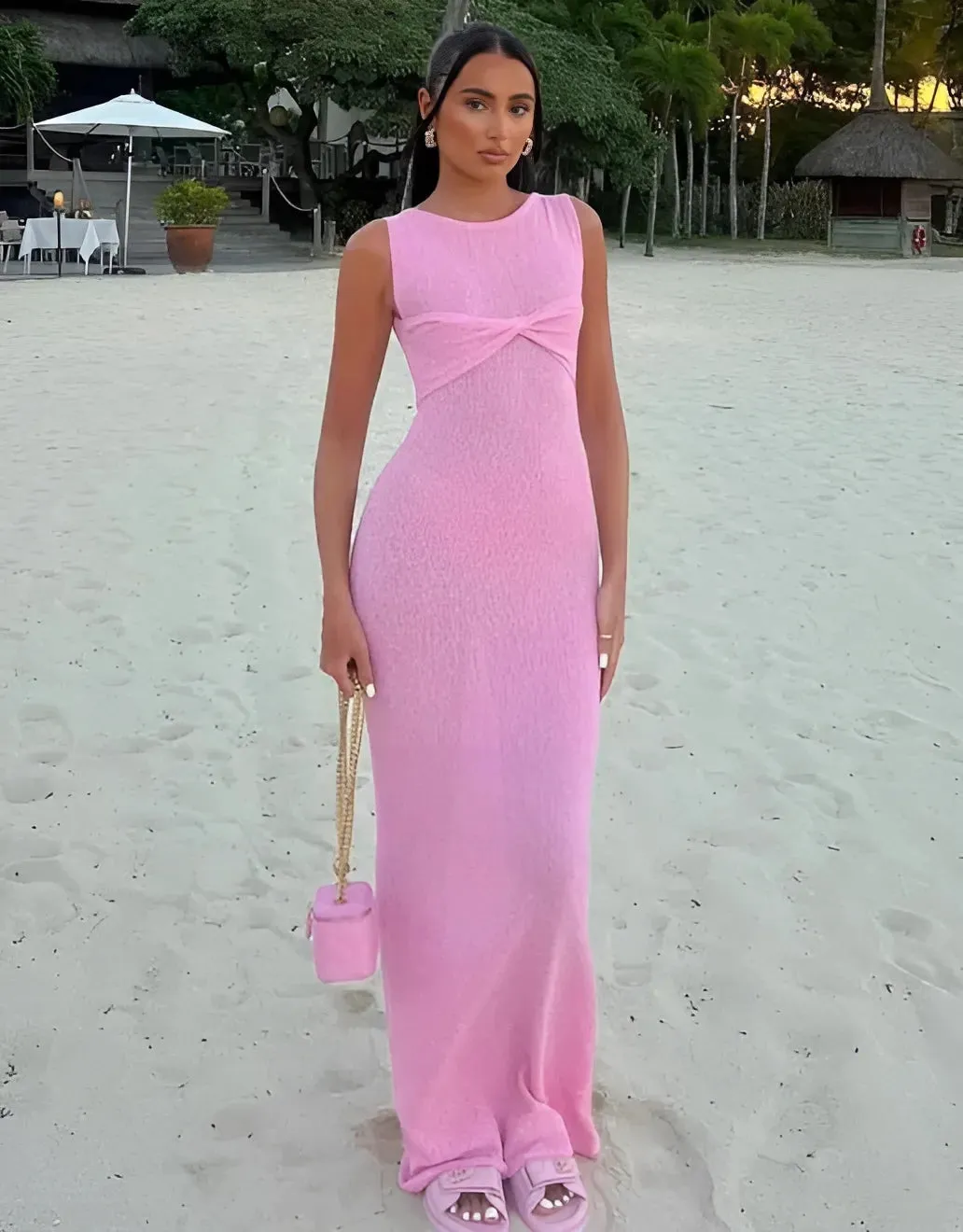 Sleeveless Maxi Dress with Knitted Fabric and Round Neck