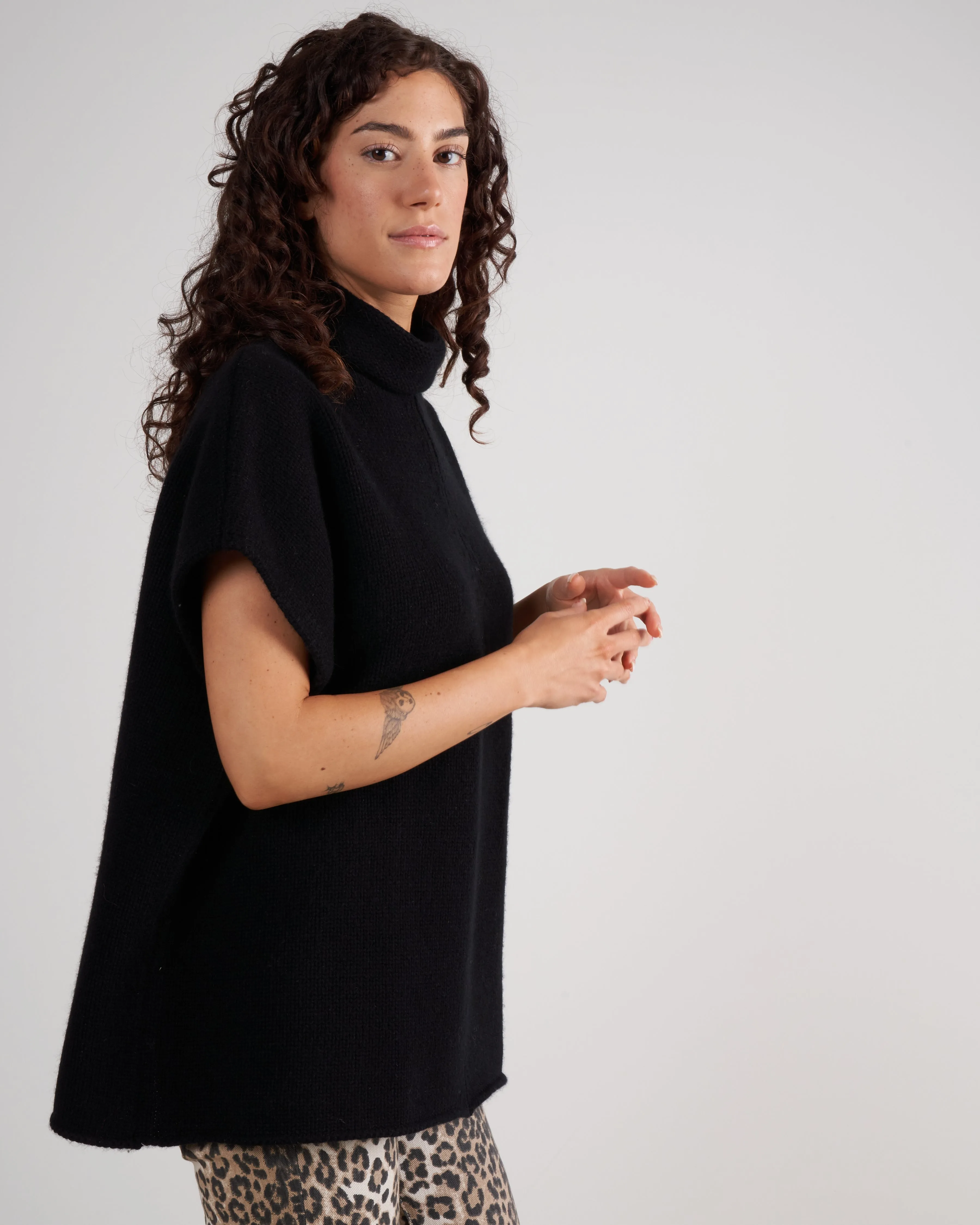 sleeveless mockneck tunic - noir cc7-90