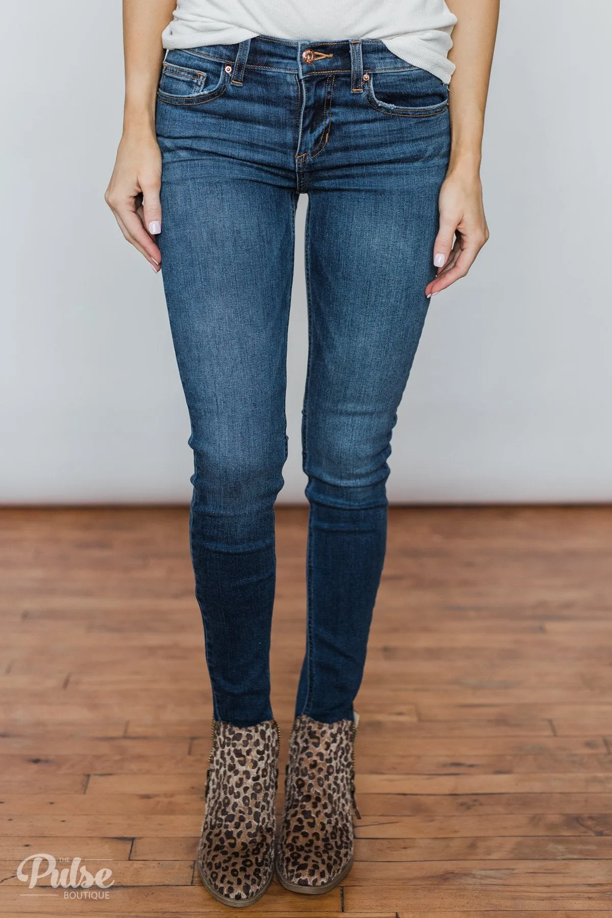 Sneak Peek Jeans- Becky wash