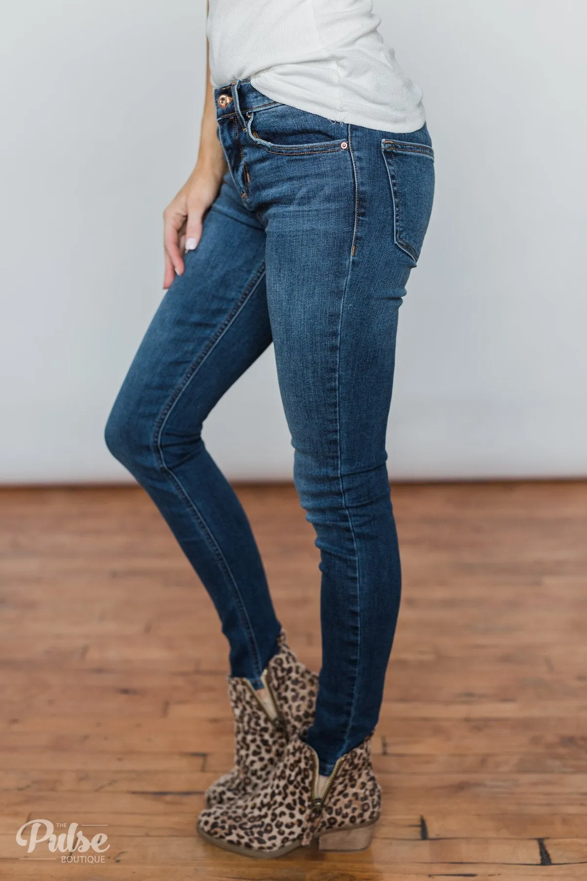Sneak Peek Jeans- Becky wash