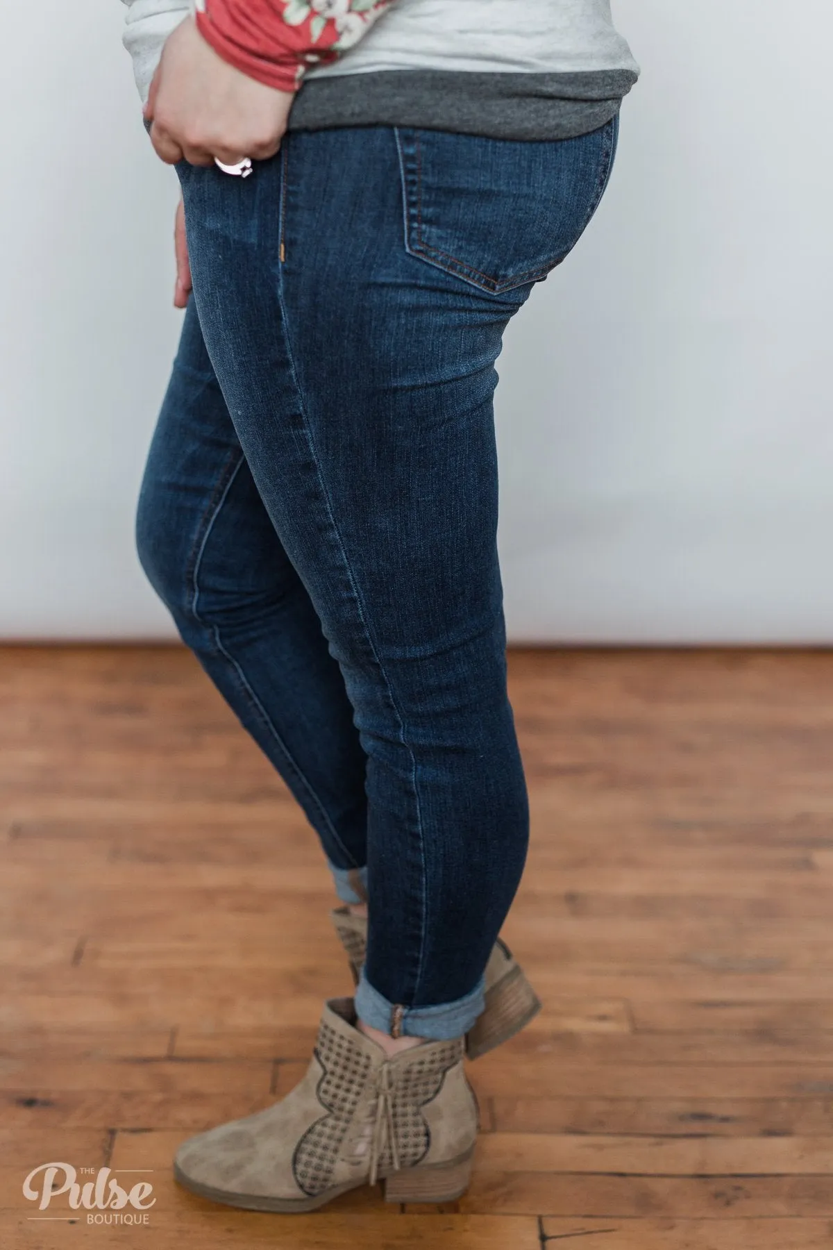 Sneak Peek Jeans- Becky wash