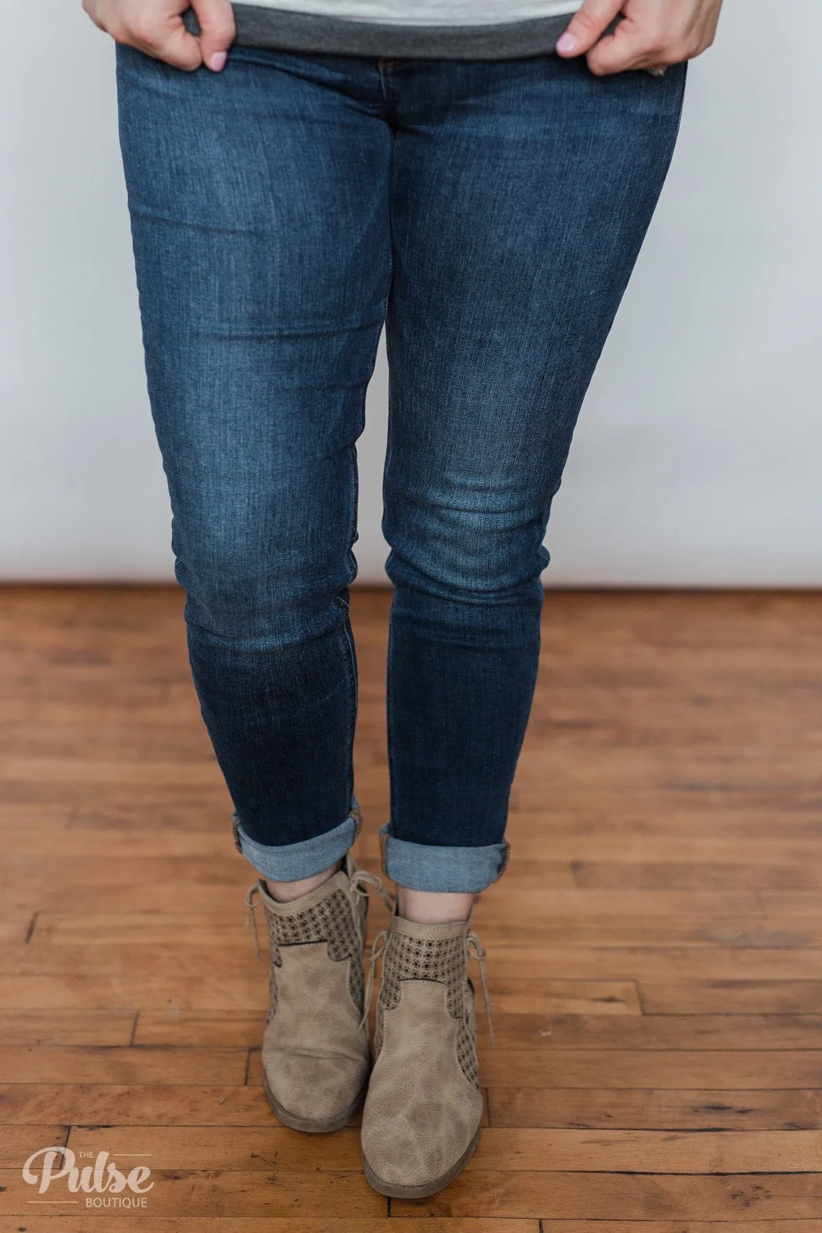 Sneak Peek Jeans- Becky wash