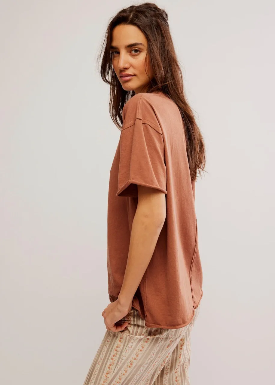 T-shirt Nina Tee in Tortoise Shell di Free People
