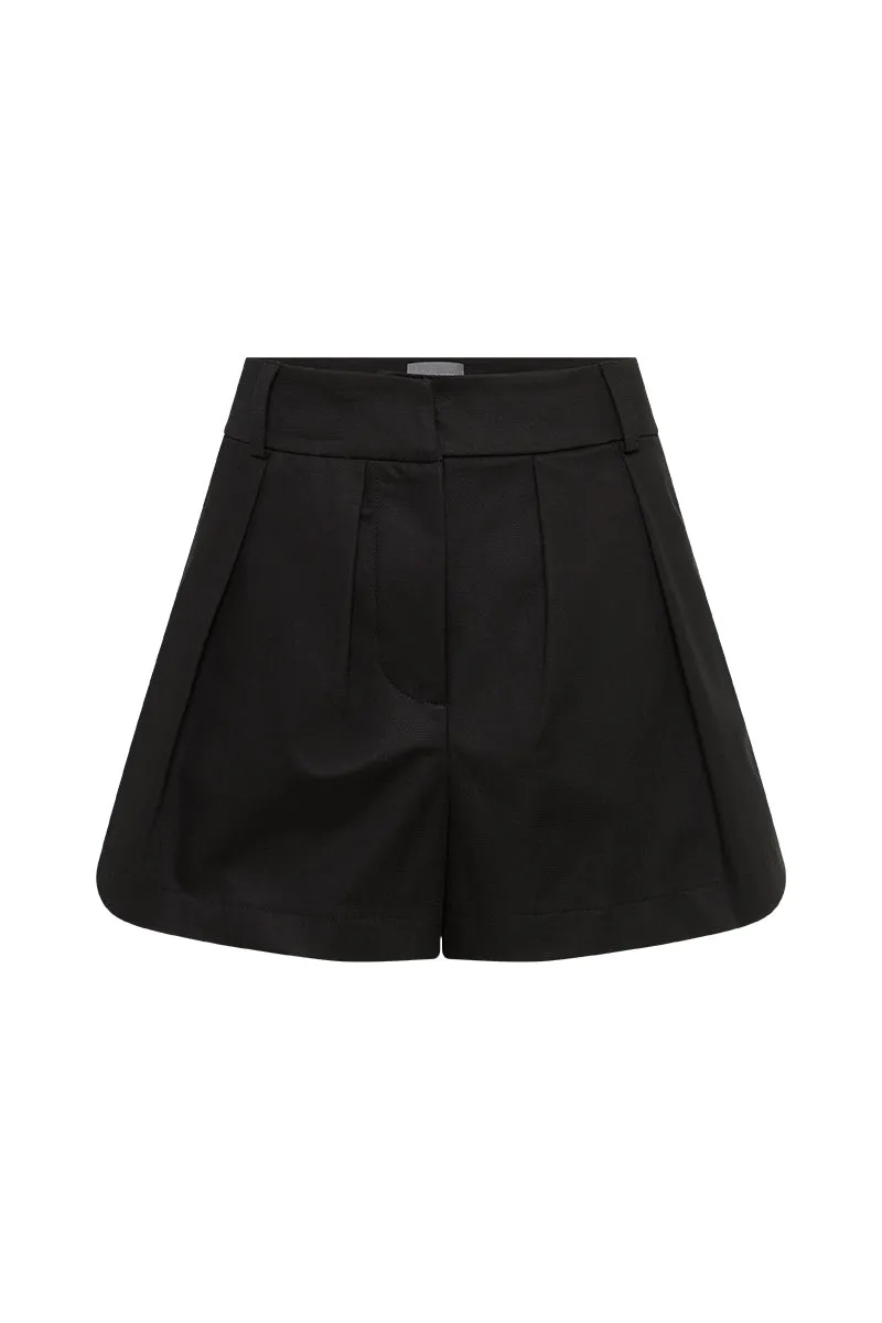 TAILORED PLEAT HIP SHORTS - BLACK